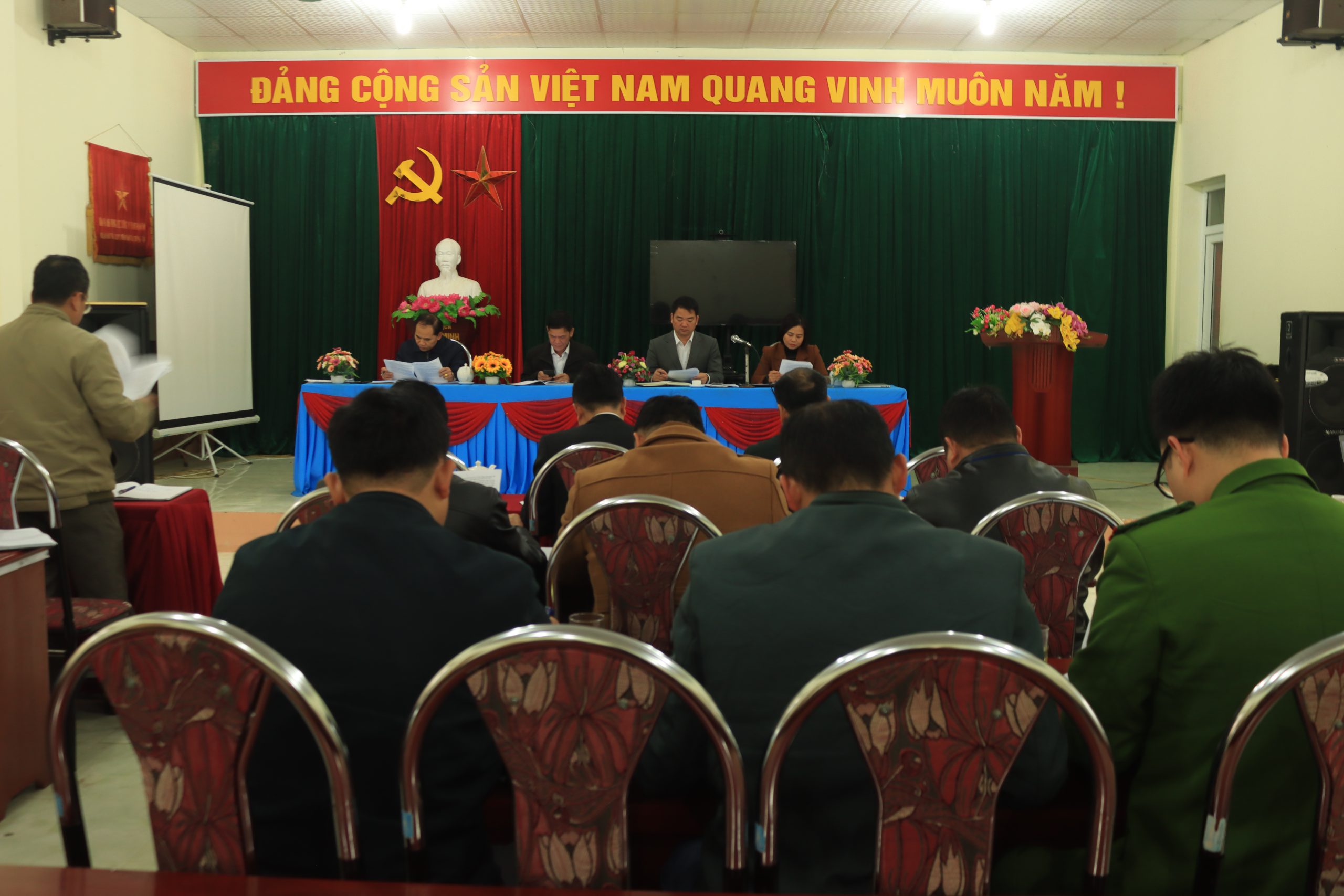 Đồng chí Chủ tịch UBND huyện kiểm tra tình hình thực hiện nhiệm vụ đầu năm 2023 tại xã Thượng Giáo