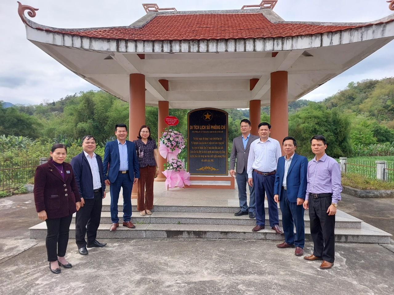 Huyện Ba Bể dâng hoa tại Di tích lịch sử Phiêng Chì