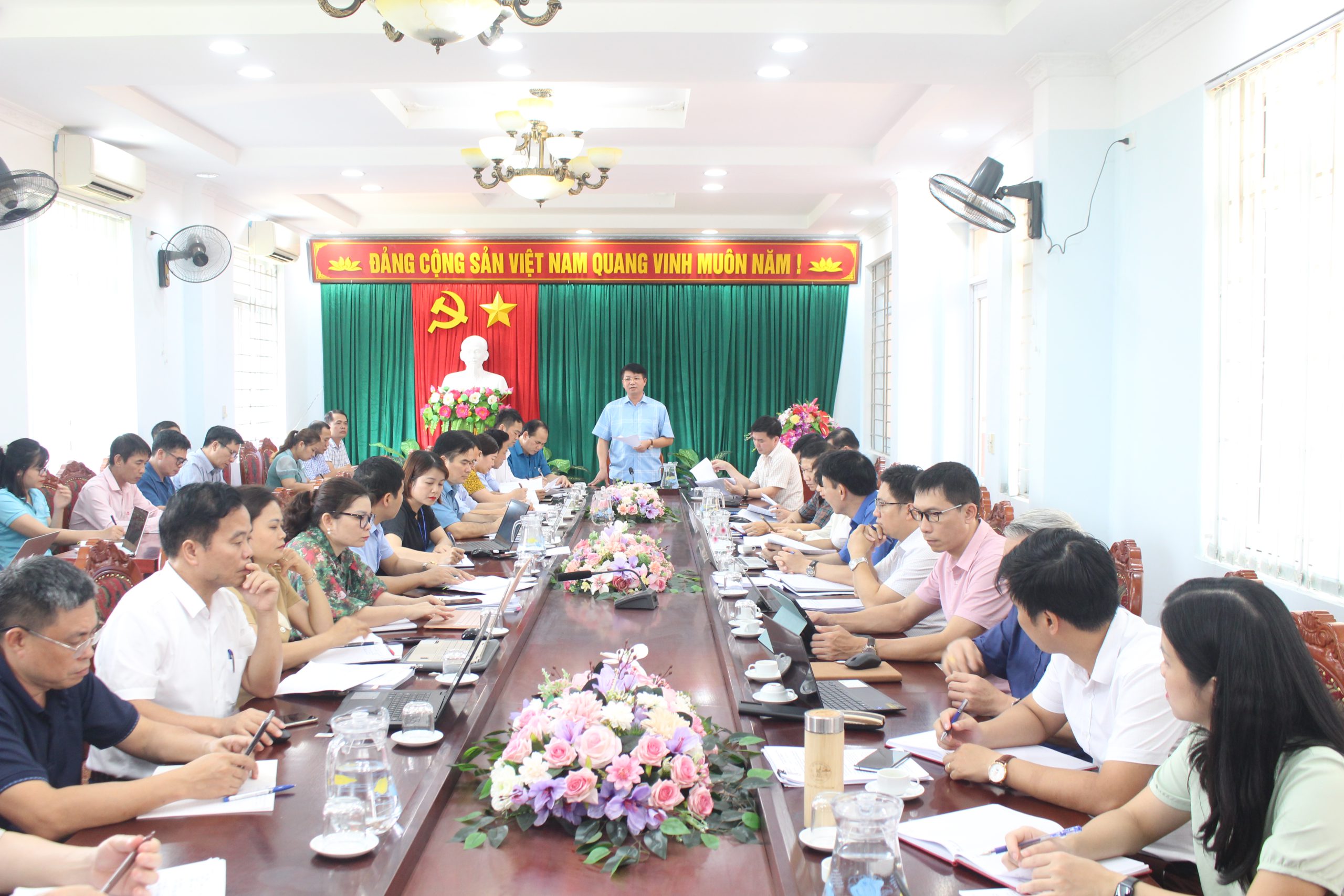 Phó Chủ tịch UBND tỉnh Nông Quang Nhất làm việc tại huyện Ba Bể