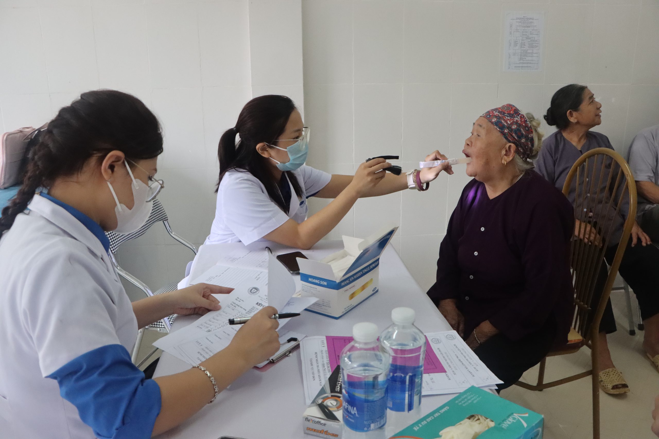 Khám bệnh tư vấn và cấp phát thuốc miễn phí tại huyện Ba Bể